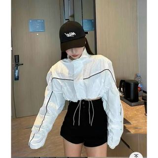 Áo Khoác Dù Nữ Thiết Kế Lửng Croptop Trơn Phối Viền Sọc Nhỏ Thời Trang Trẻ Trung Thoáng Mát Cực Xịn
