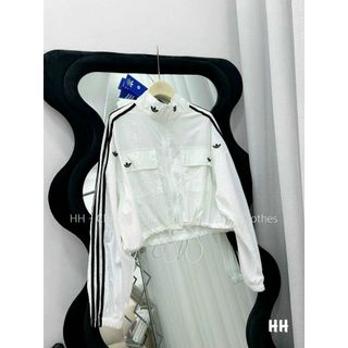 Áo khoác dù Nữ kiểu croptop cổ trụ phối 3 sọc tay phối hình phong cách hàn