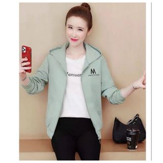 ÁO KHOÁC DÙ NỮ 2 LỚP ÁO IN CHỮ M TRƯỚC NGỰC PHONG CÁCH TUỔI TEEN