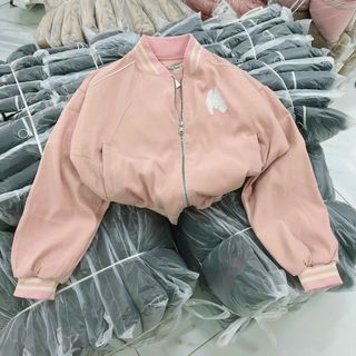 Áo Khoác Nhẹ Nữ Kiểu Lửng Họa Tiết Chữ M Chất Da Lộn Mềm Mịn Cao Cấp 2 Lớp Lót Dù Sang Xịn Mịn