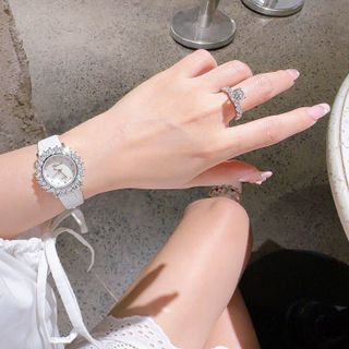 ĐỒNG HỒ NỮ TRUNG CẤP DA CHOPA HOA VIỀN ĐÁ 5