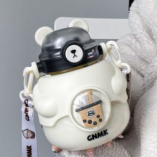 Bình Nước Nhựa Hình Gấu Ôm Trà Sữa Siêu Cute Dung Tích Lớn 1100ml Tặng Kèm Ống hút TP Smart