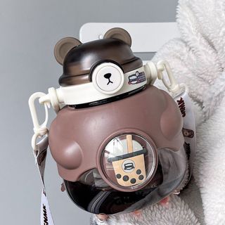 Bình Nước Nhựa Hình Gấu Ôm Trà Sữa Siêu Cute Dung Tích Lớn 1100ml Tặng Kèm Ống hút TP Smart