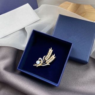 GHIM GÀI ÁO HÌNH LÚA MÌ ĐÍNH ĐÁ MÀU NÂU SANG TRỌNG