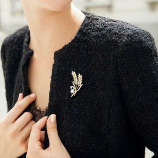 GHIM GÀI ÁO HÌNH LÚA MÌ ĐÍNH ĐÁ MÀU NÂU SANG TRỌNG