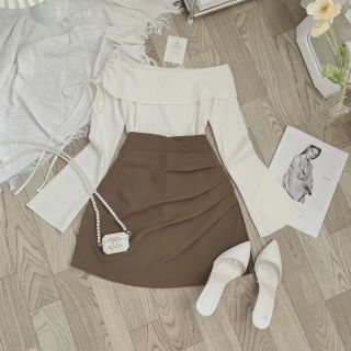 Áo lệch vai tay loe