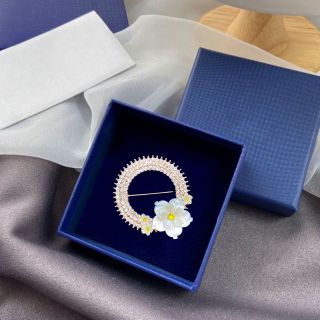 GHIM CÀI ÁO THIẾT KẾ RIÊNG THỜI TRANG PHONG CÁCH CỔ ĐIỂN