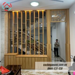 Ứng dụng lam gỗ cầu thang phòng khách mẫu hiện đại
