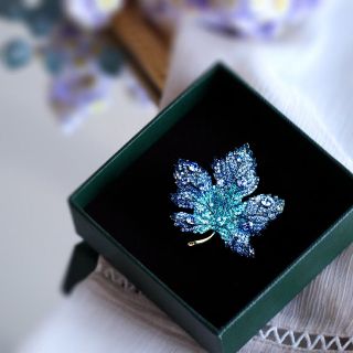 Ghim Cài Áo Hình Lá Phong Đính Đá Sang Trọng Cho Nam Nữ
