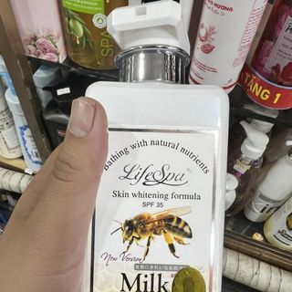 Sữa Tắm Trắng Da Milk Life Spa Nhật Bản 500ml