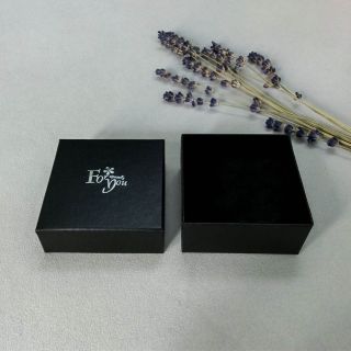 Hộp đựng trang sức size 7.5cm màu đen hàng đẹp bao giống hình