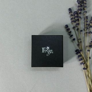 Hộp đựng trang sức size 7.5cm màu đen hàng đẹp bao giống hình