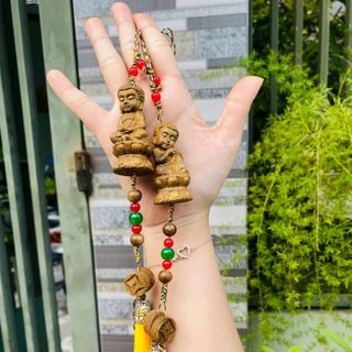 Khánh trầm hương treo ô tô tốc vườn