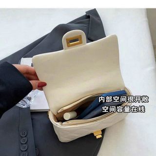 Túi xách quảng châu Khóa Xoay Đồng Xu Nội Địa - 09B5688  (Chuyên sỉ túi xách sll, balo, ví, thắt lưng, túi Laptop)
