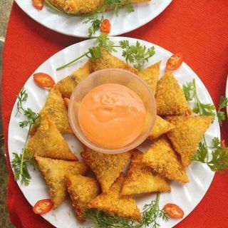 Chả giò hải sản tam giác vàng