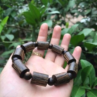 Vòng tay trầm hương sánh chìm đốt trúc
