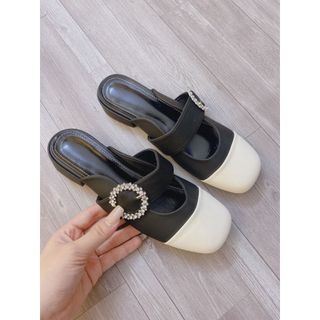 Sục Nữ Quai Đá C (T51)