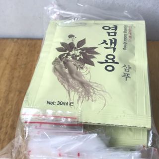 Gội phủ bạc nhân sâm hàn quốc- hộp 10 gói kèm bao tay 10 đôi