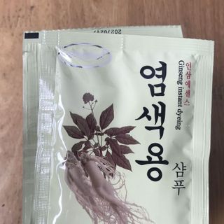Gội phủ bạc nhân sâm hàn quốc- hộp 10 gói kèm bao tay 10 đôi