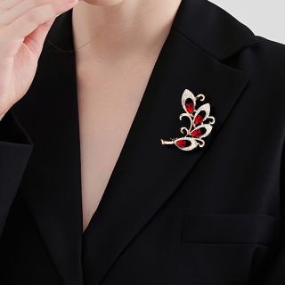 Ghim cái áo lông công đính pha Lê đỏ thời trang. Mẫu thiết kế riêng 6cm dành cho nam nữ