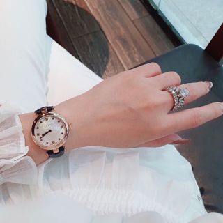 SALE: ĐỒNG HỒ NỮ MÁY NHẬT GU.CI DÂY DA