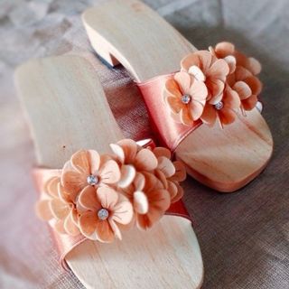 Guốc mộc truyền thống
