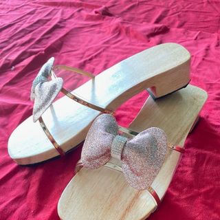 Guốc mộc truyền thống