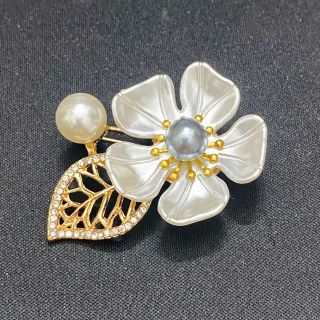 Ghim cài áo mẫu thiết kế riêng sang trọng dành cho nam nữ