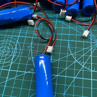 Pin sạc 18650 3.7v - 4.2v 2000mah 1s có mạch bảo vệ 3A dùng cho đèn tích điện, quạt, loa karaoke, robot hút bụi..