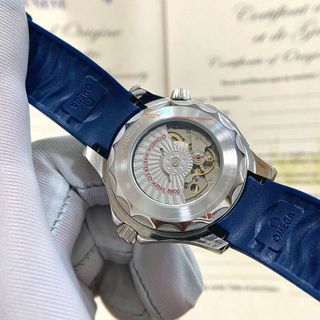 OMEGA Seamaster. Kích thước: 40mm Kính: Sapphire. Chất liệu: Thép không gỉ 904