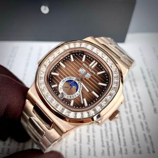 Patek philipe Nautilus 5726 Viền đá baguette Size 40mm với độ hoàn thiện cực nét Bản 5 kim đầy đủ chức năng Lịch