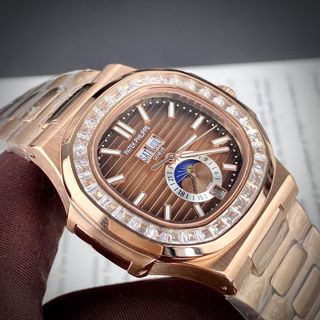 Patek philipe Nautilus 5726 Viền đá baguette Size 40mm với độ hoàn thiện cực nét Bản 5 kim đầy đủ chức năng Lịch