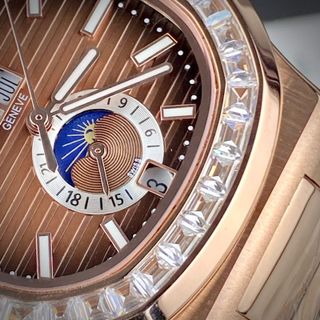 Patek philipe Nautilus 5726 Viền đá baguette Size 40mm với độ hoàn thiện cực nét Bản 5 kim đầy đủ chức năng Lịch