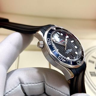 OMEGA Seamaster. Kích thước: 40mm Kính: Sapphire. Chất liệu: Thép không gỉ 904L