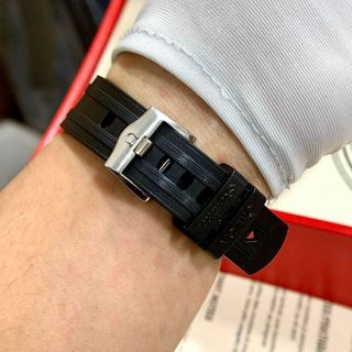 OMEGA Seamaster. Kích thước: 40mm Kính: Sapphire. Chất liệu: Thép không gỉ 904L