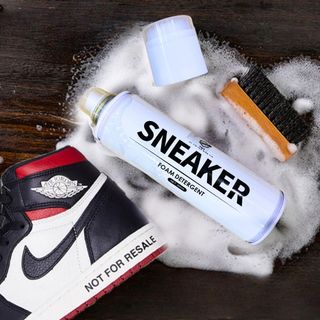 Xịt vệ sinh giày sneaker chai 300ml kèm đầu cọ