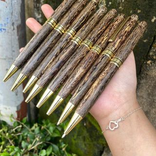 Combo bút Trầm hương sánh chìm có kèm hộp. Khắc tên miễn phí