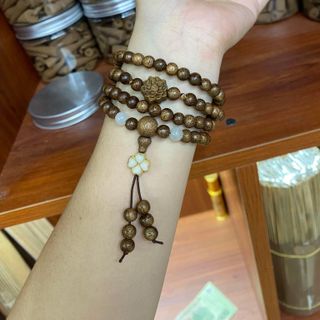 Vòng tay trầm hương 108 hạt mix charm