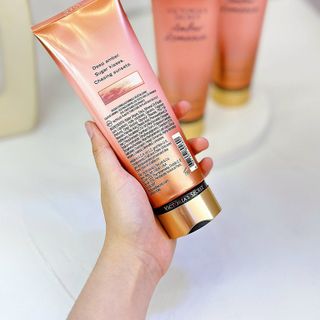 Dưỡng Thể Vic toria's Se cret Am ber Romance 236ml (Mẫu Mới)