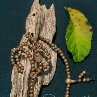 Chuỗi trầm hương 108 hạt 6li mix charm cao cấp