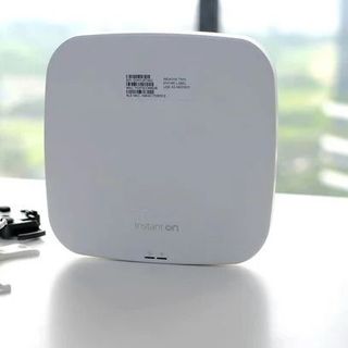 Thiết Bị Phát Sóng Không Dây (Wifi) Aruba Instant On, Indoor R2W96A