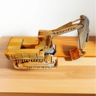 Mô hình làm bằng gỗ máy xúc Komatsu