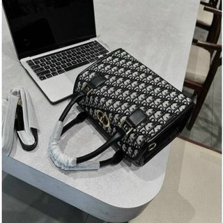 TÚI XÁCH CÔNG SỞ DI0 THỔ CẨM DÁNG HỘP SIZE 24 KÈM DÂY ĐEO SANG XỊN WH624 - WINNIE HOUSE