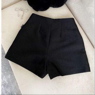 QUẦN SHORT NỮ DÁNG PHỒNG CHUN SAU KHOÁ SƯỜN CHẤT TUYẾT MƯA