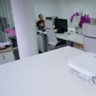 Aruba Instant On AP15 (R2X06A) - Bộ Phát Wifi Băng Tần Kép Chuẩn AC, Tốc Độ 2033Mbps, Chịu Tải 100 U
