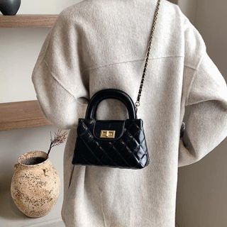 TÚI XÁCH NỮ ĐEO CHÉO CẦM TAY DA TRẦN TRÁM KHÓA XOAY PHỐI XÍCH SANG TRỌNG WH631 - WINNIE HOUSE