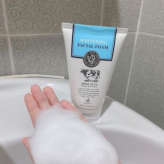 Sữa rửa mặt bò Milk Plus Beauty Buffet Scentio Thái Lan 100ml. ( Sản phẩm này dễ dàng tạo bọt và thẩm thấu nhanh vào da.)