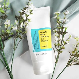 Sữa Rửa Mặt COSRX Low PH Good Morning Gel Cleanser 150ml Với mùi hương tự nhiên từ dầu tràm trà.
