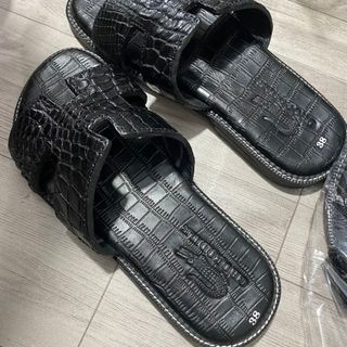 Dép cá sấu chữ H