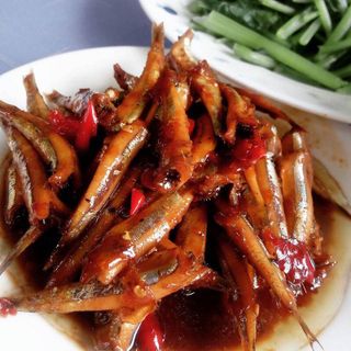 Cá cơm khô - không đầu, loại ngon, dày thịt, ít xương, chế biến được nhiều món ăn kèm với cơm
